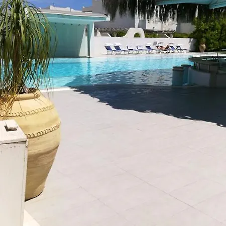 House With 2 Bedrooms In With Shared Pool And Enclosed Garden